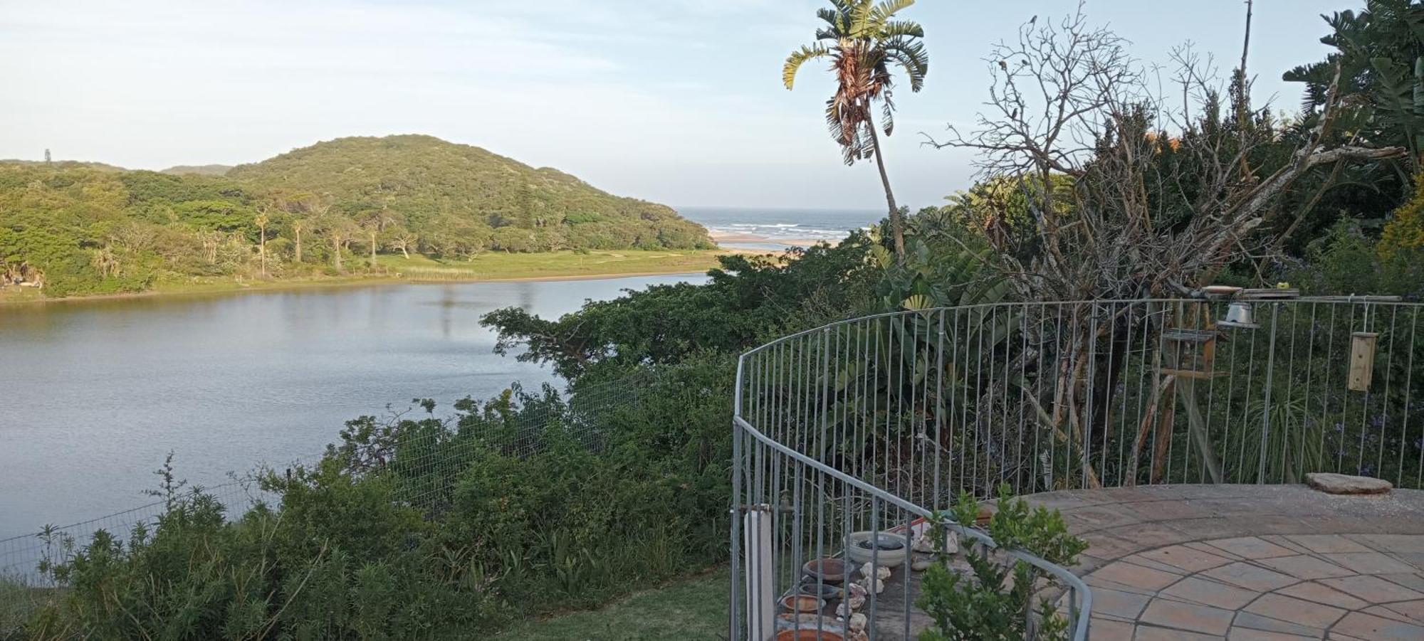Riverview Loft Bonza Bay Homestay *